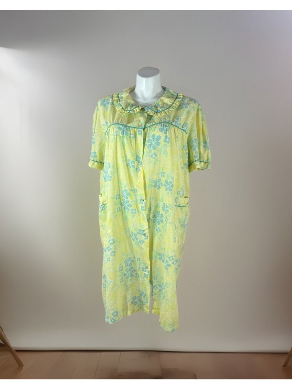 Bernette Pearl Snap Front Housecoat Size 3X Robe Yellow Blue Floral Short sleeve